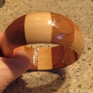 Vintage Two-Tone Polished Wood Bracelet  Size 7 3/4" (84J)